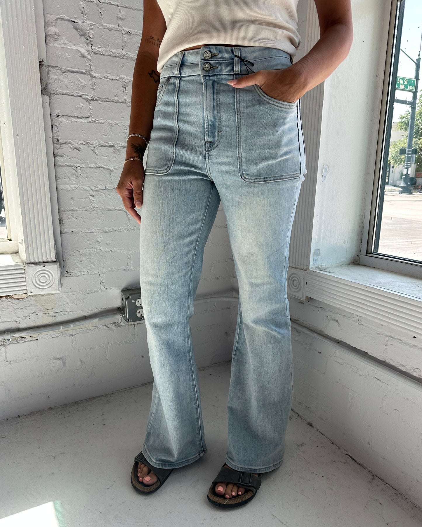 Happi Flare Jean Light