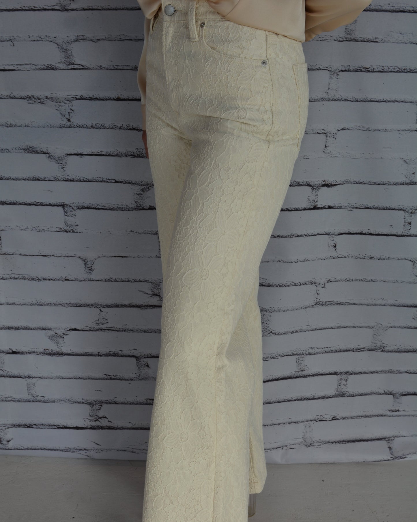 Fiona Lace Overlay Wheat